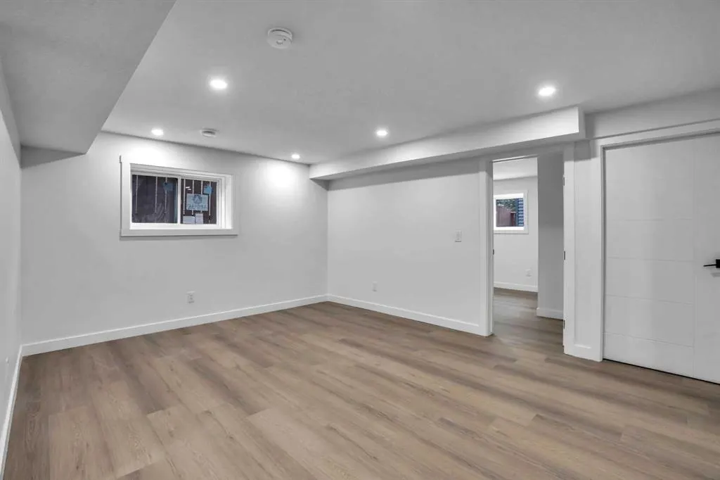 28 Sandstone Hill NW