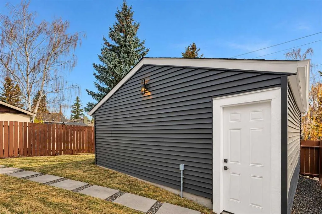 28 Sandstone Hill NW