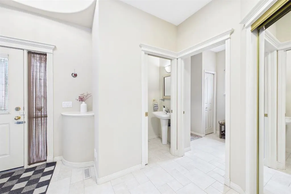 15 Royal Crest Terrace NW