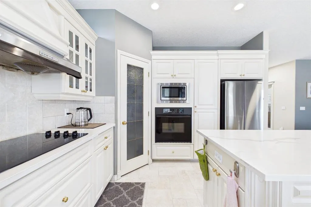 15 Royal Crest Terrace NW