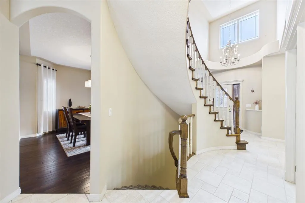 15 Royal Crest Terrace NW