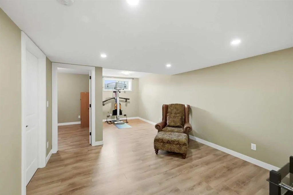141 Larsen Crescent
