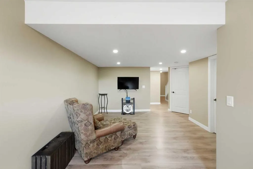 141 Larsen Crescent