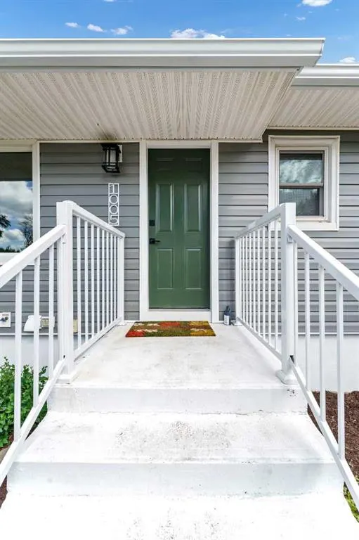 1005 Bullivant Crescent SW