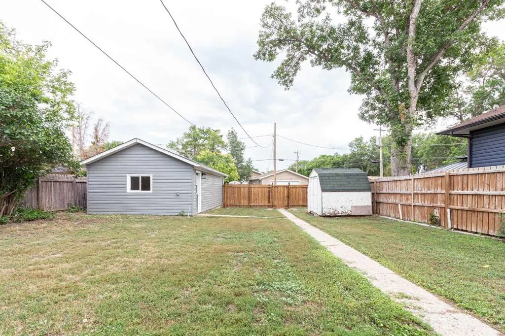 1005 Bullivant Crescent SW