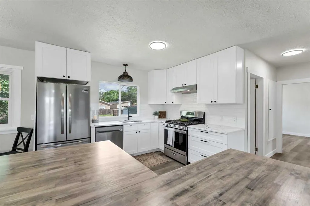 1005 Bullivant Crescent SW
