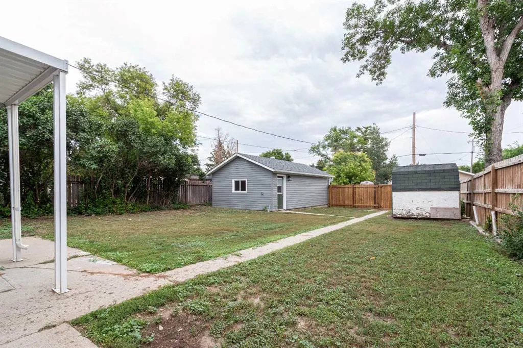 1005 Bullivant Crescent SW