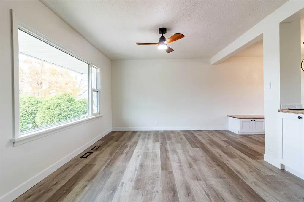 1005 Bullivant Crescent SW