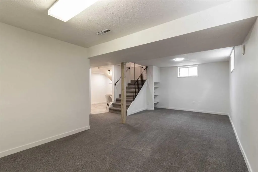 1005 Bullivant Crescent SW