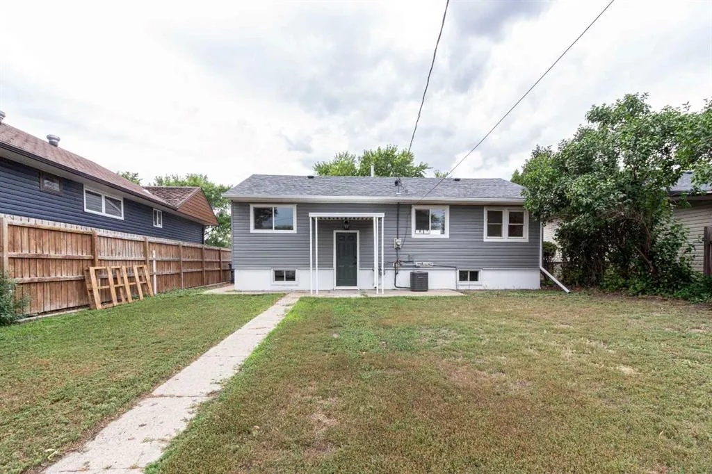 1005 Bullivant Crescent SW