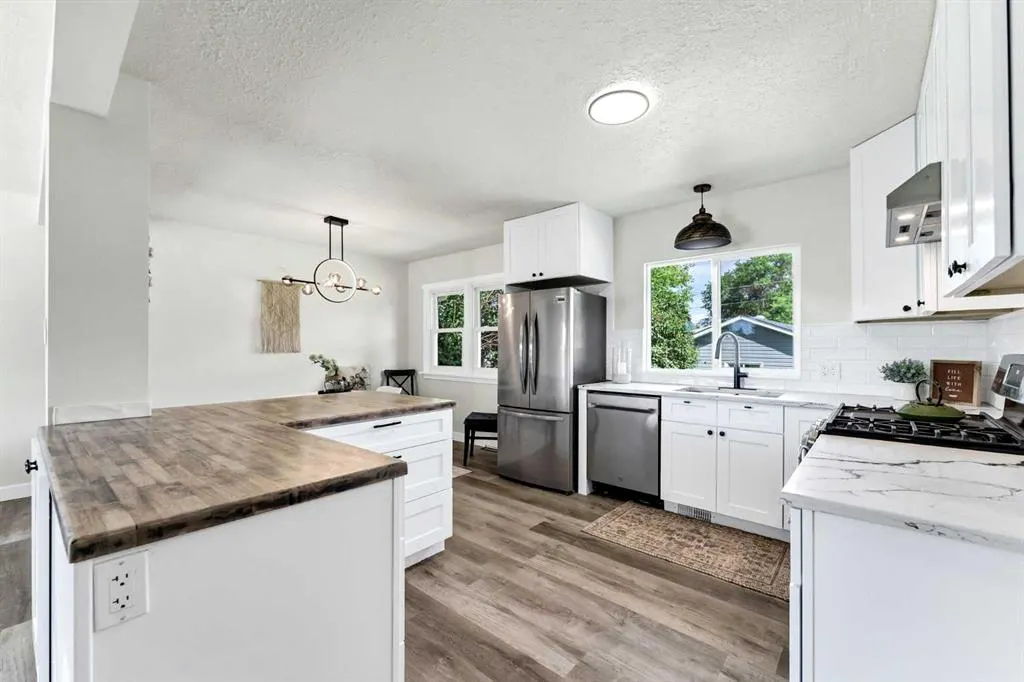 1005 Bullivant Crescent SW