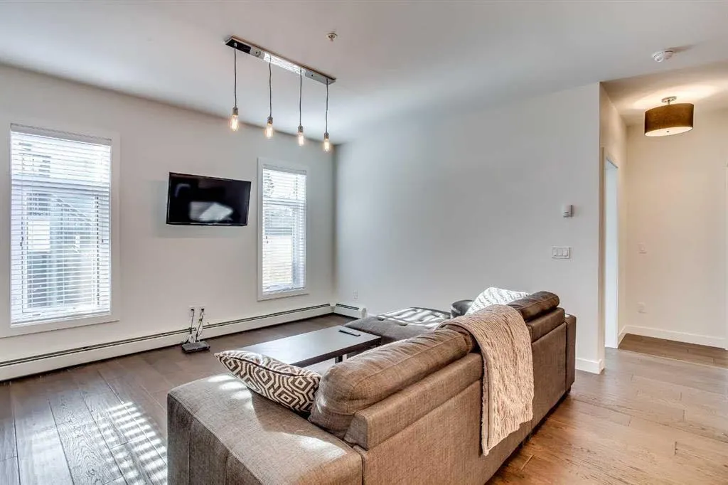 2702 17 Avenue SW #208