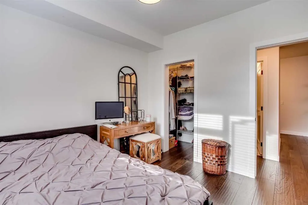 2702 17 Avenue SW #208