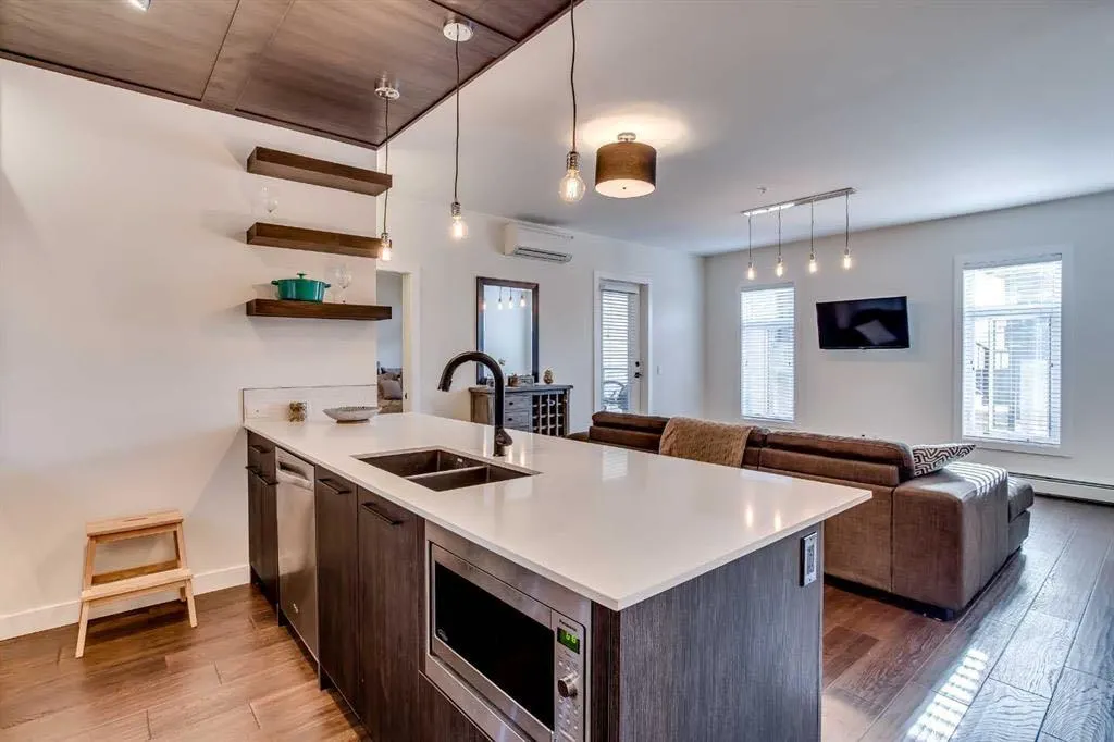 2702 17 Avenue SW #208