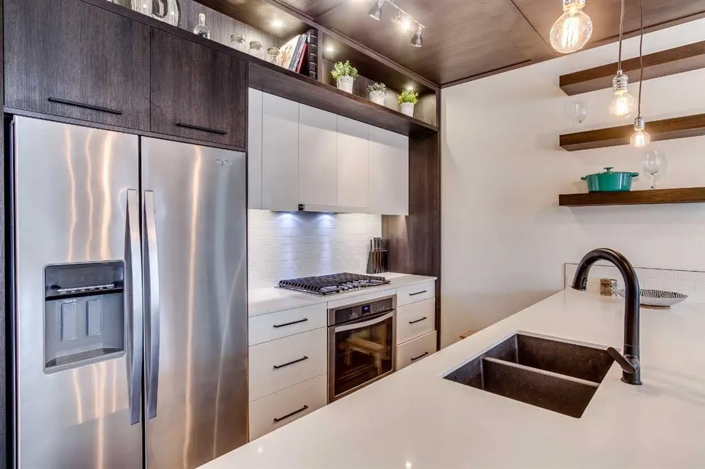 2702 17 Avenue SW #208