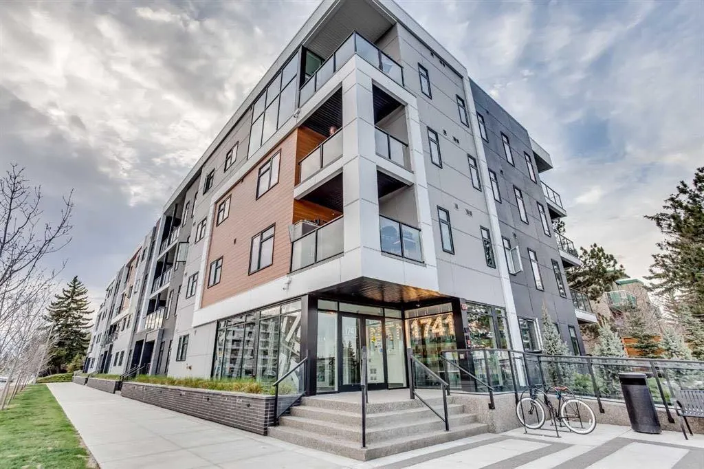 2702 17 Avenue SW #208
