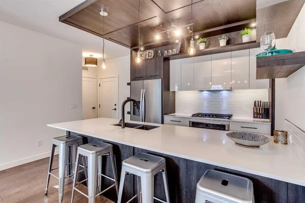 2702 17 Avenue SW #208