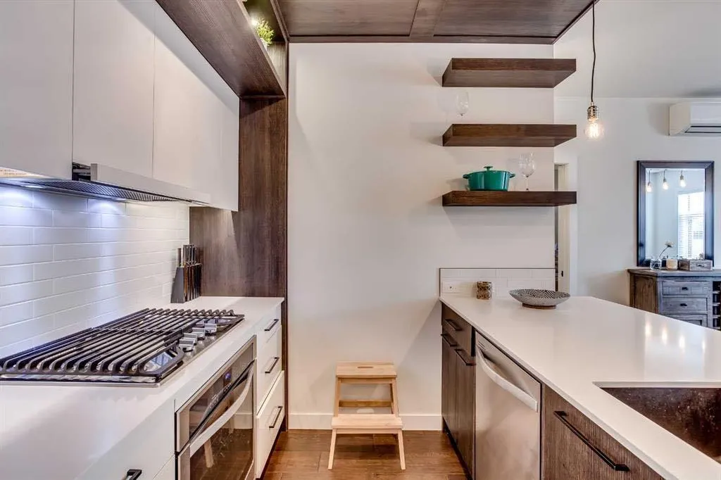 2702 17 Avenue SW #208
