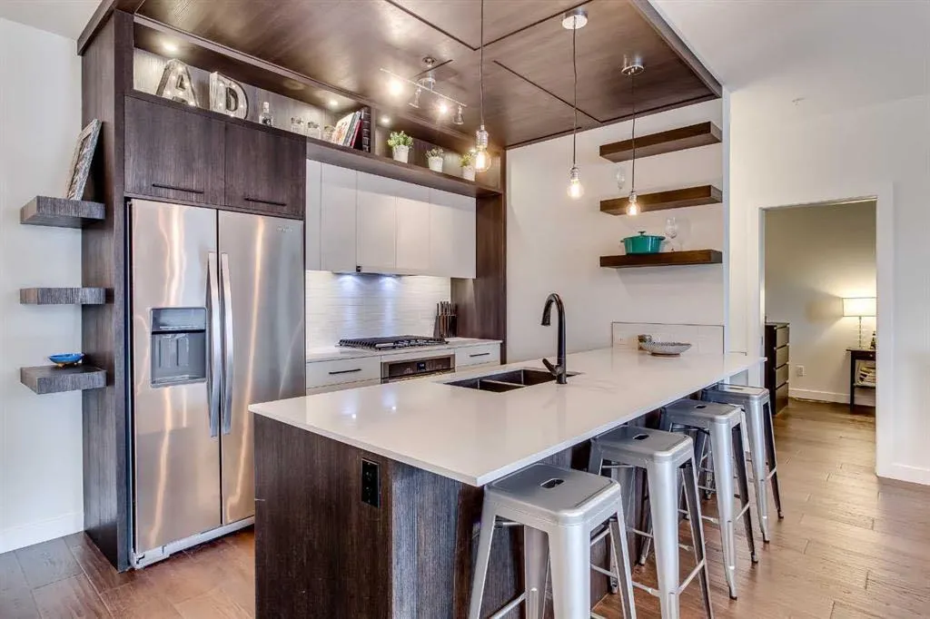 2702 17 Avenue SW #208