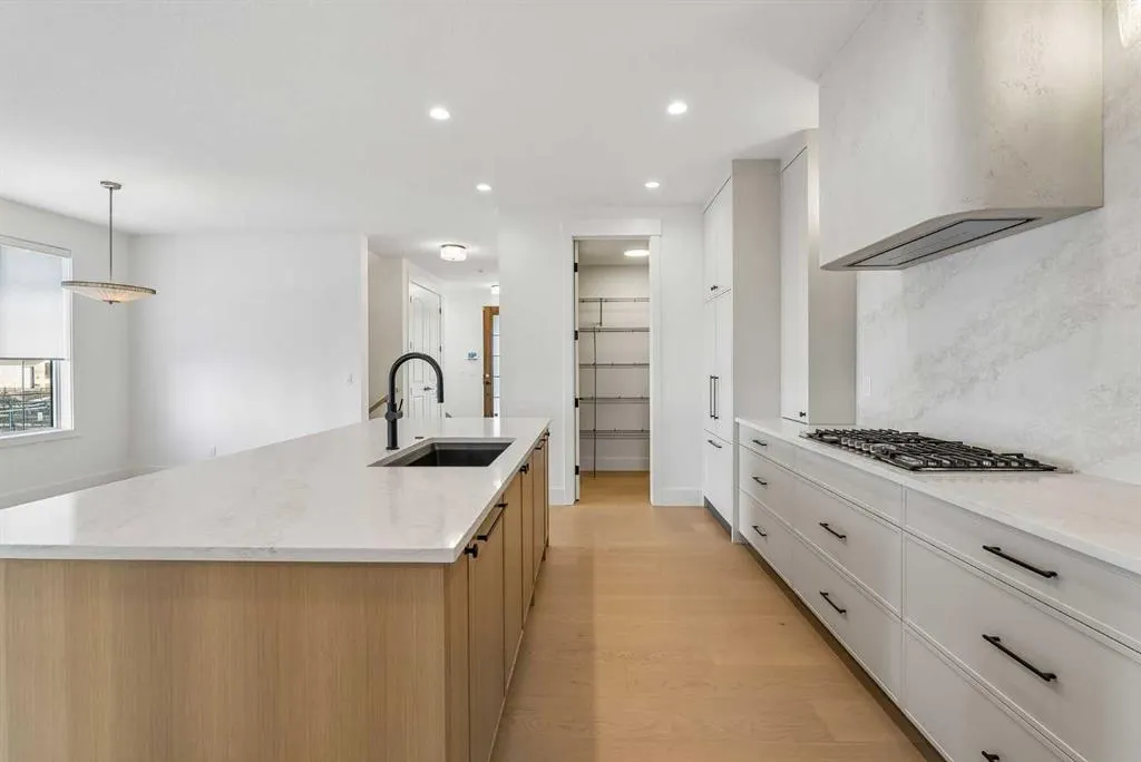 218 Calais Drive SW