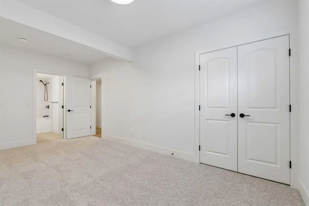 218 Calais Drive SW