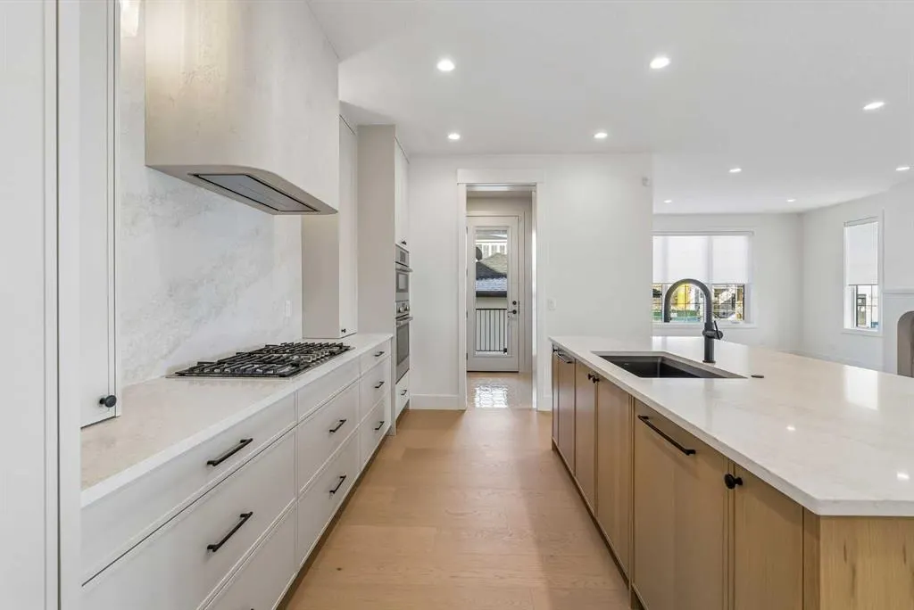 218 Calais Drive SW