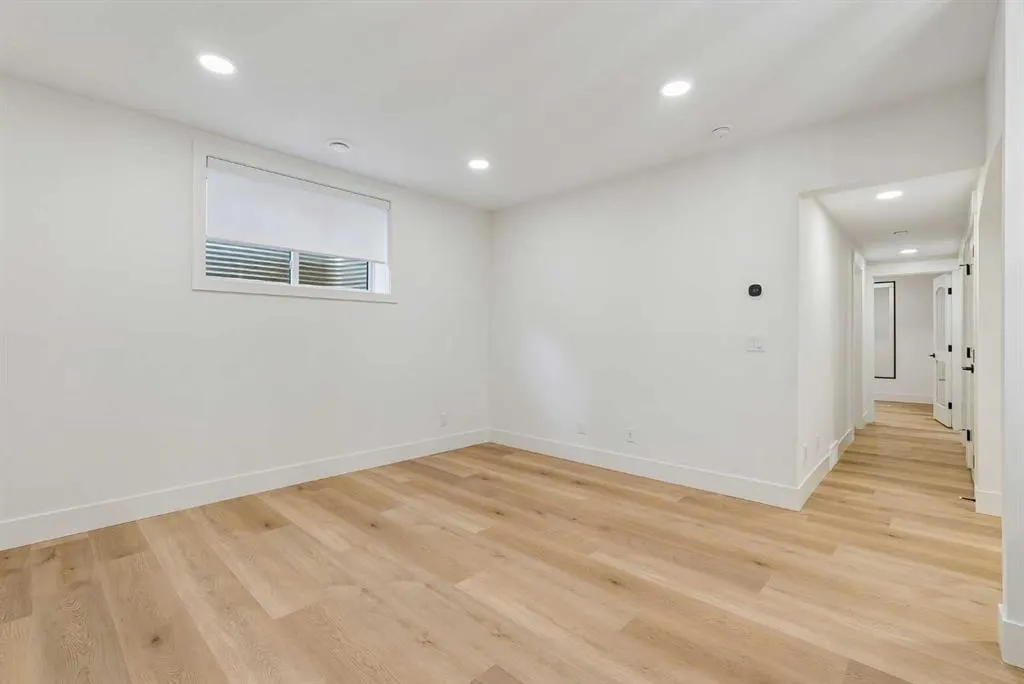 218 Calais Drive SW