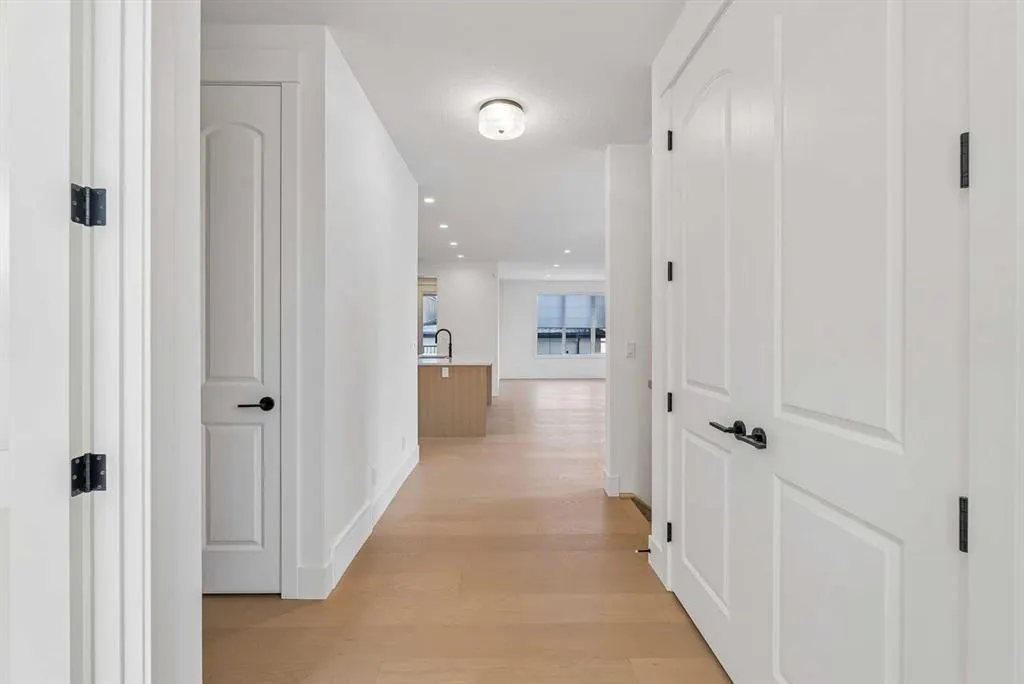 218 Calais Drive SW