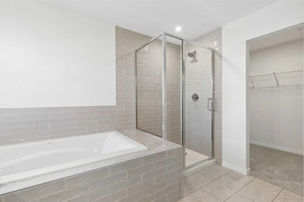 468 Buffaloberry Manor SE