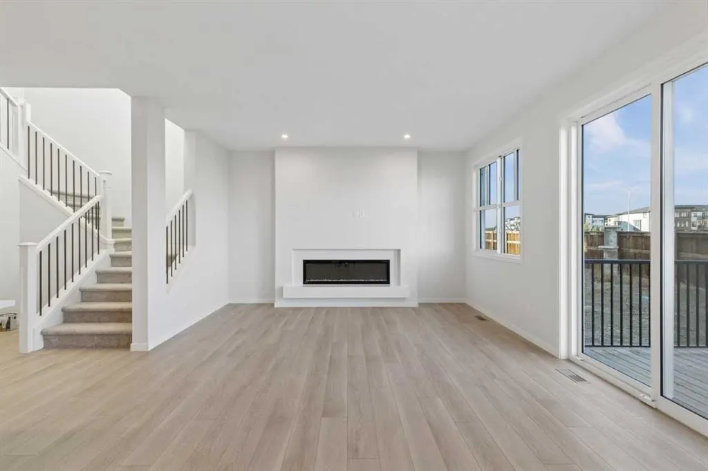 468 Buffaloberry Manor SE