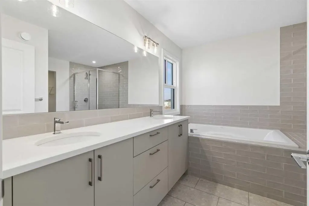 468 Buffaloberry Manor SE