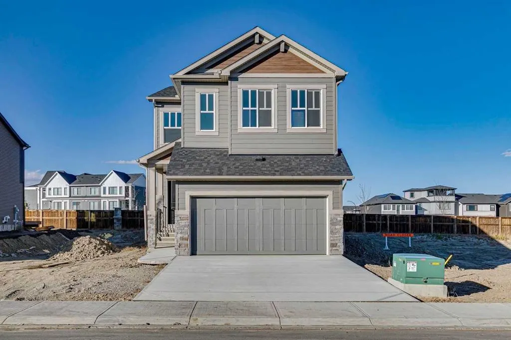 468 Buffaloberry Manor SE