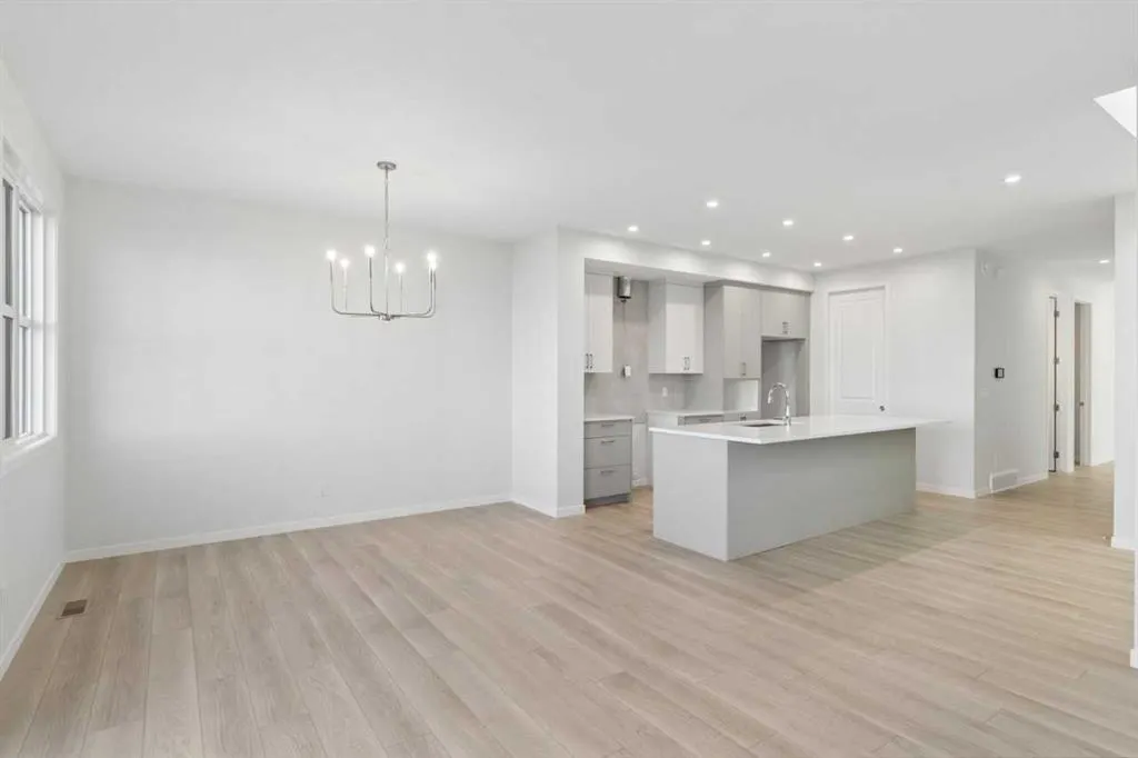468 Buffaloberry Manor SE