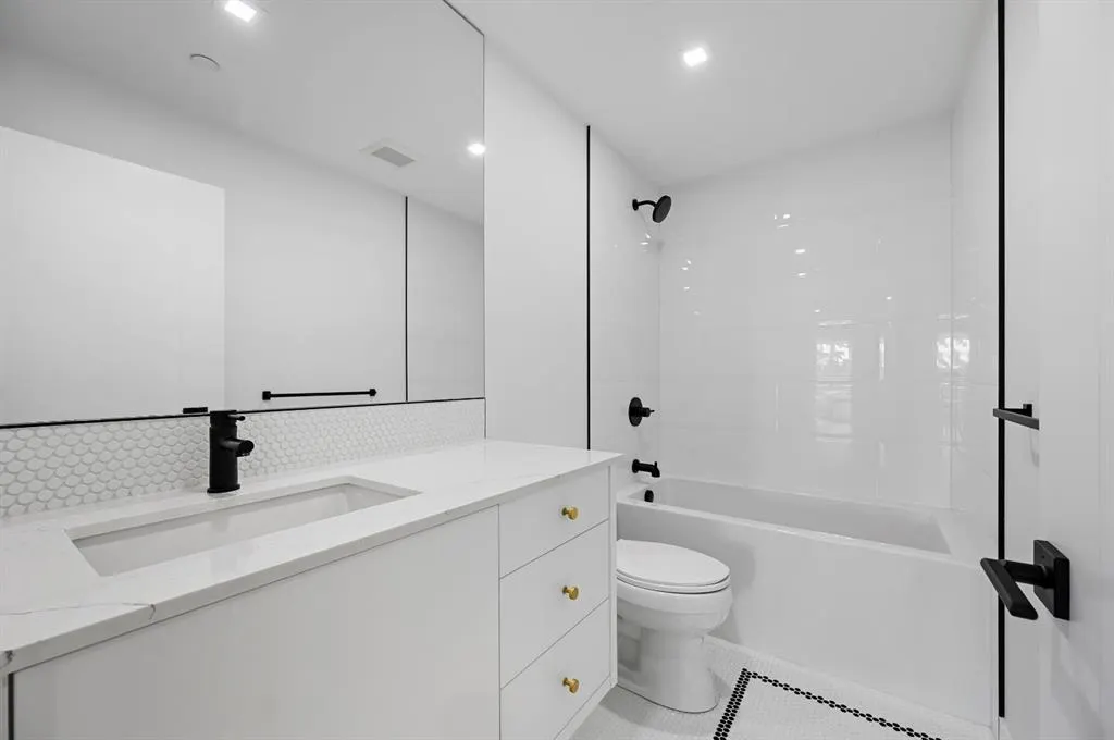 8505 Broadcast Avenue SW #114