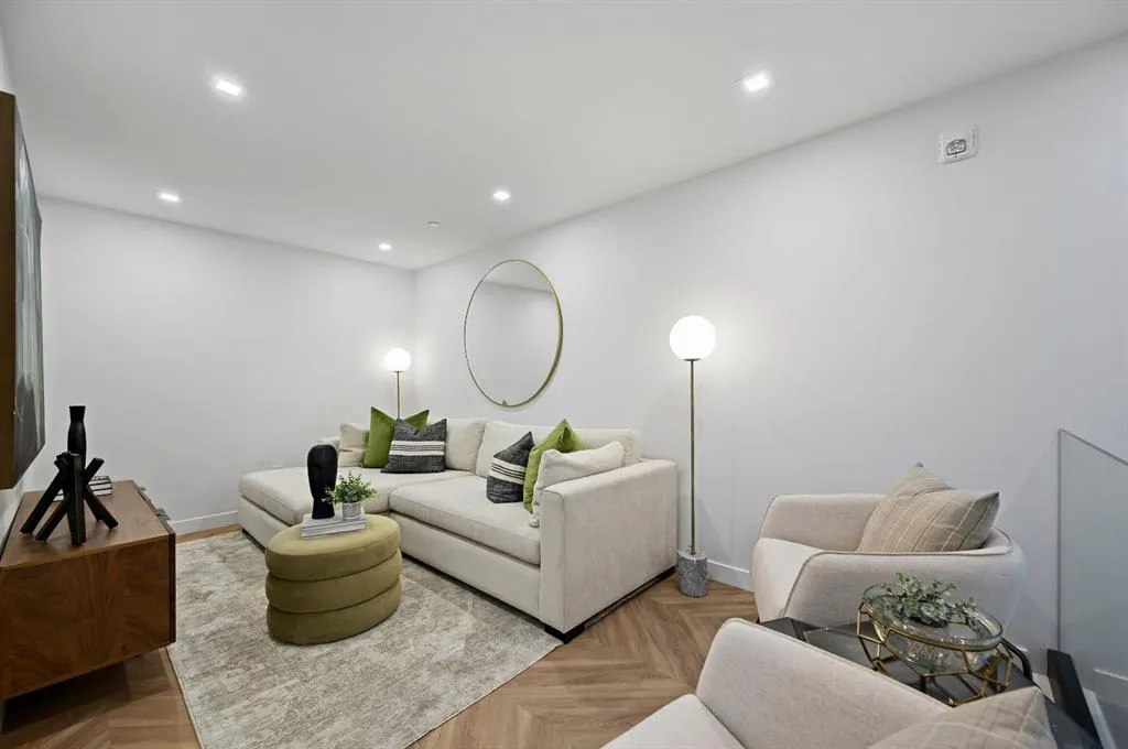 8505 Broadcast Avenue SW #114