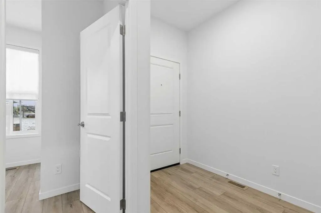652 Buffaloberry Manor SE