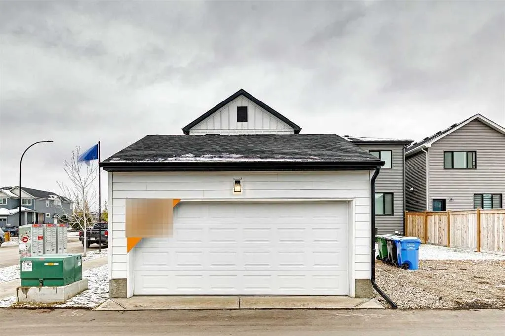 652 Buffaloberry Manor SE