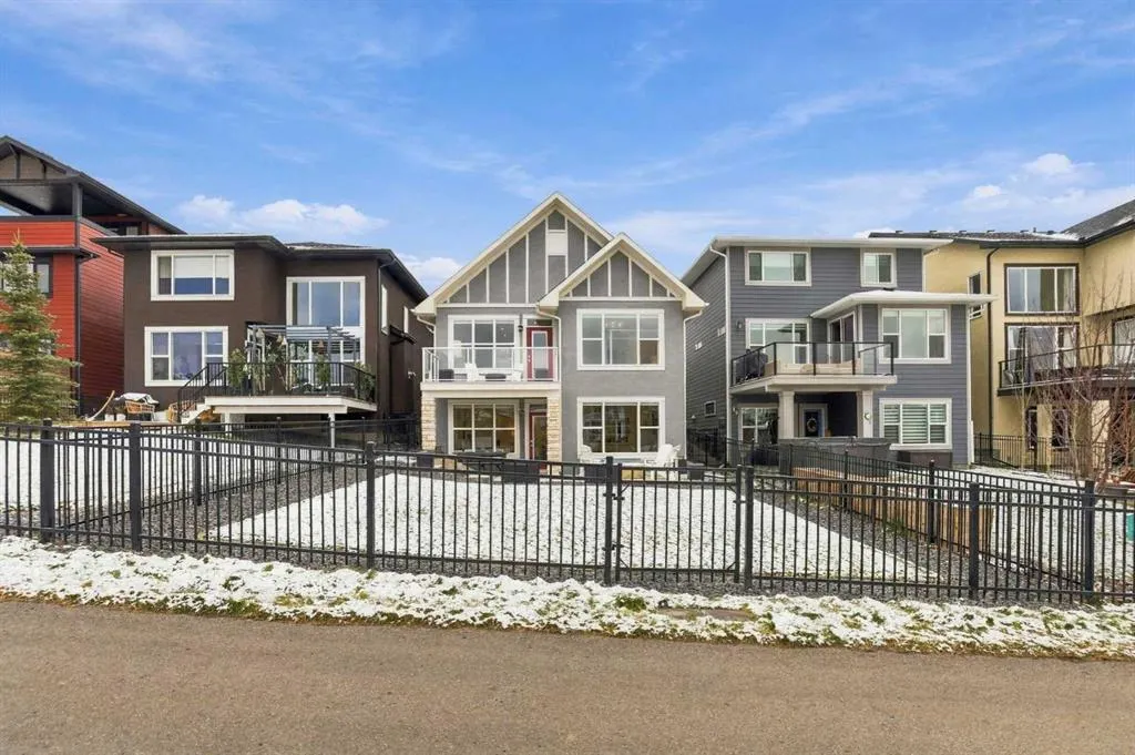 218 Cranbrook Park SE
