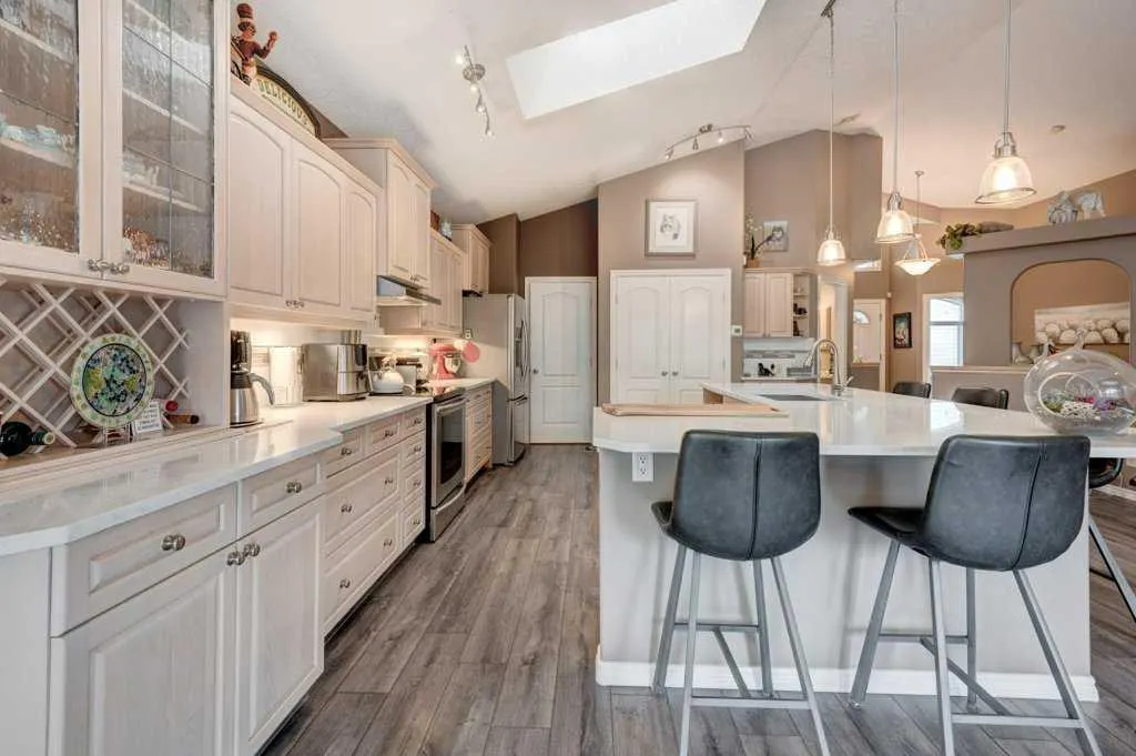 214 Douglas Glen Gardens SE