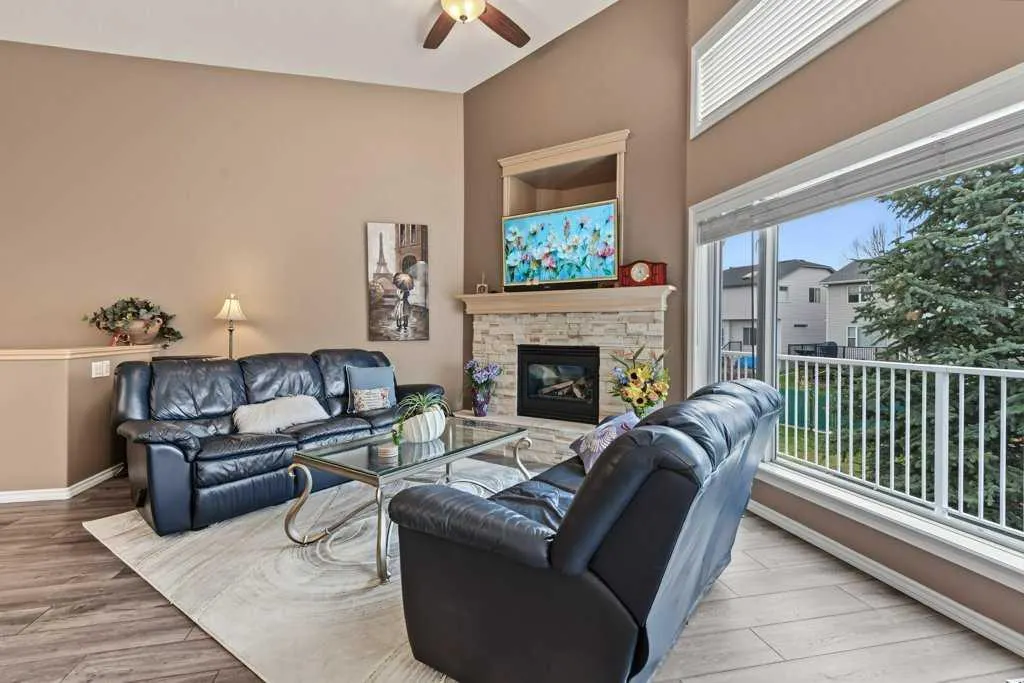 214 Douglas Glen Gardens SE