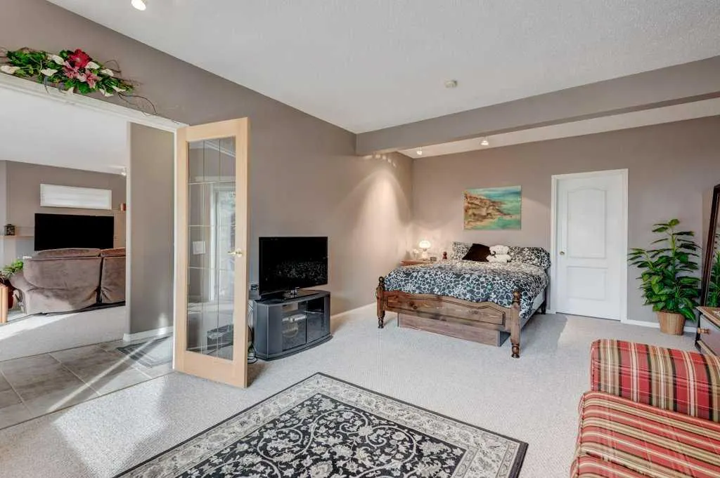 214 Douglas Glen Gardens SE