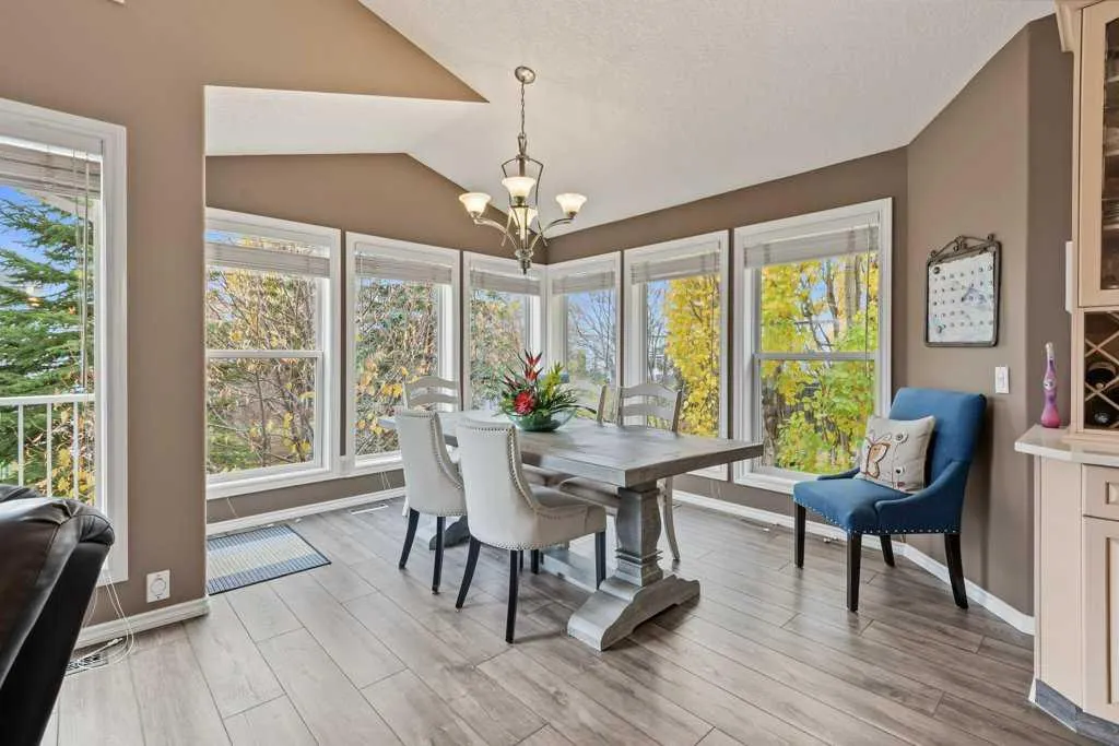 214 Douglas Glen Gardens SE