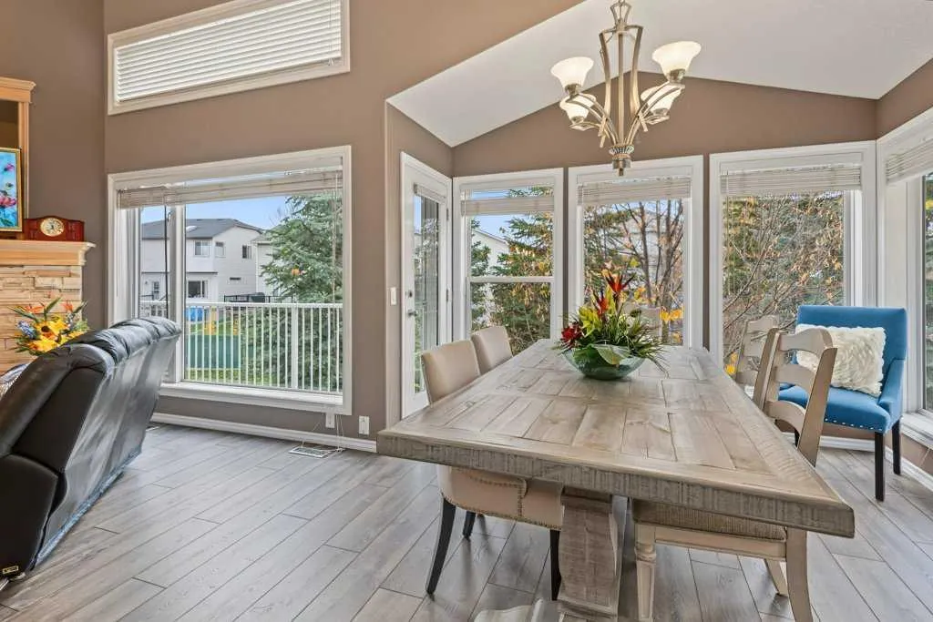 214 Douglas Glen Gardens SE