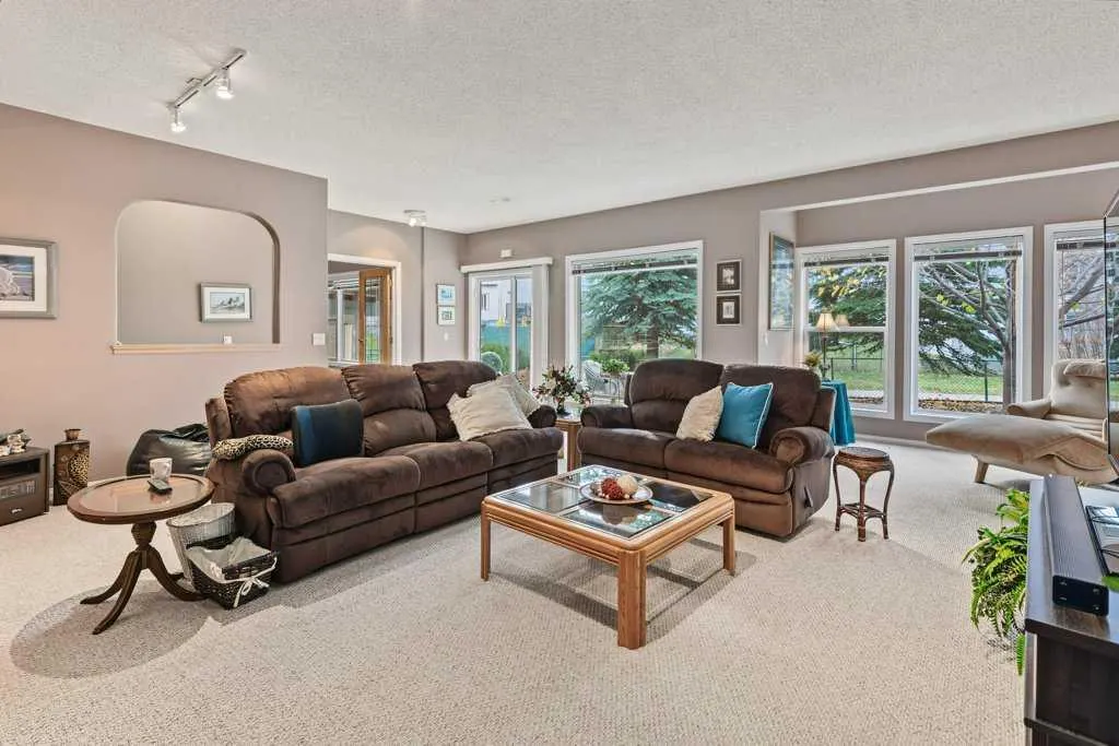 214 Douglas Glen Gardens SE