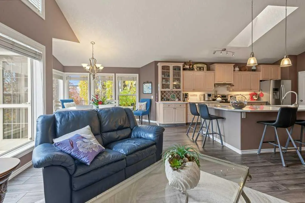 214 Douglas Glen Gardens SE
