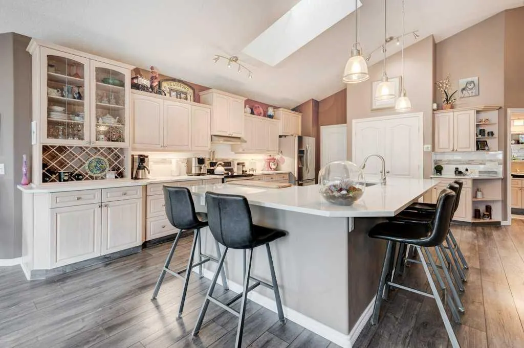 214 Douglas Glen Gardens SE