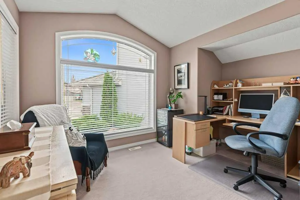 214 Douglas Glen Gardens SE