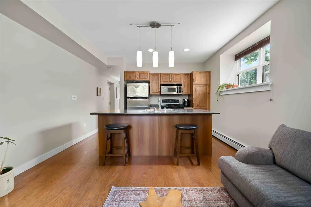 371 Aberdeen Street SE #102