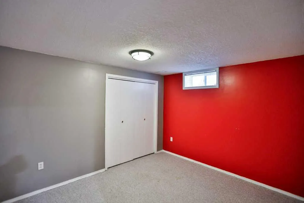 14 Heritage Road W