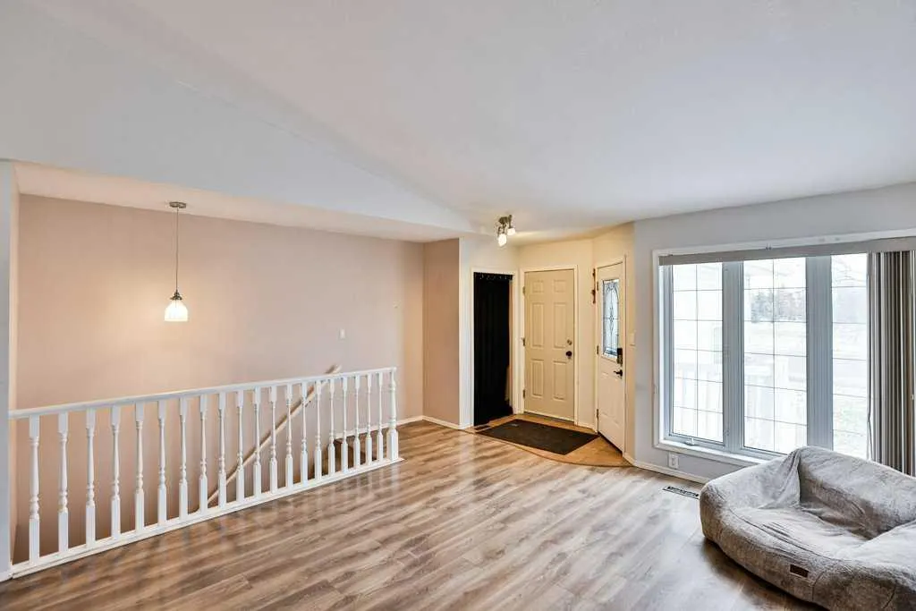 14 Heritage Road W
